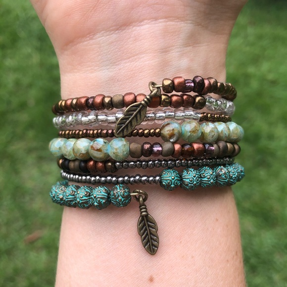 Handmade green natural shell & metal wrap bracelet - Picture 6 of 6